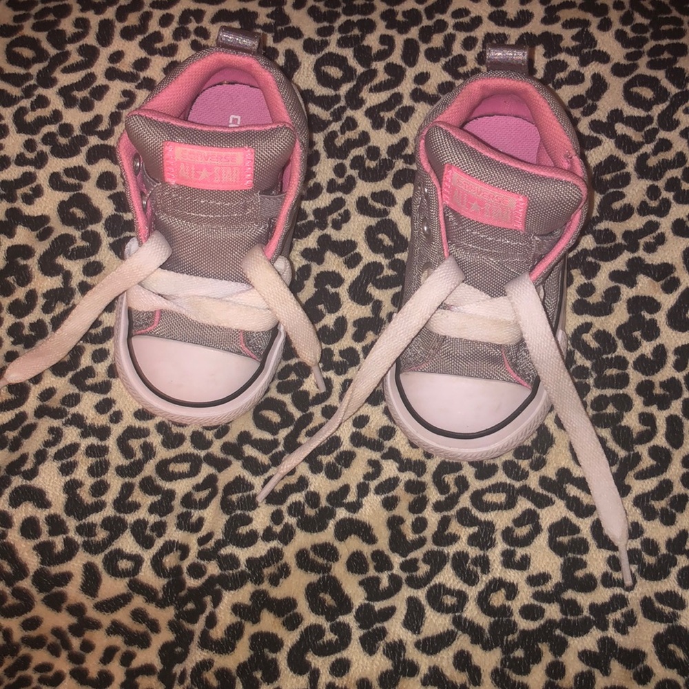 Gray and pink CONVERSE for a toddler size 5!!!